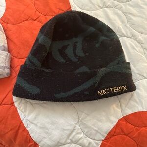 Arc'teryx Black and Green Grotto Toque